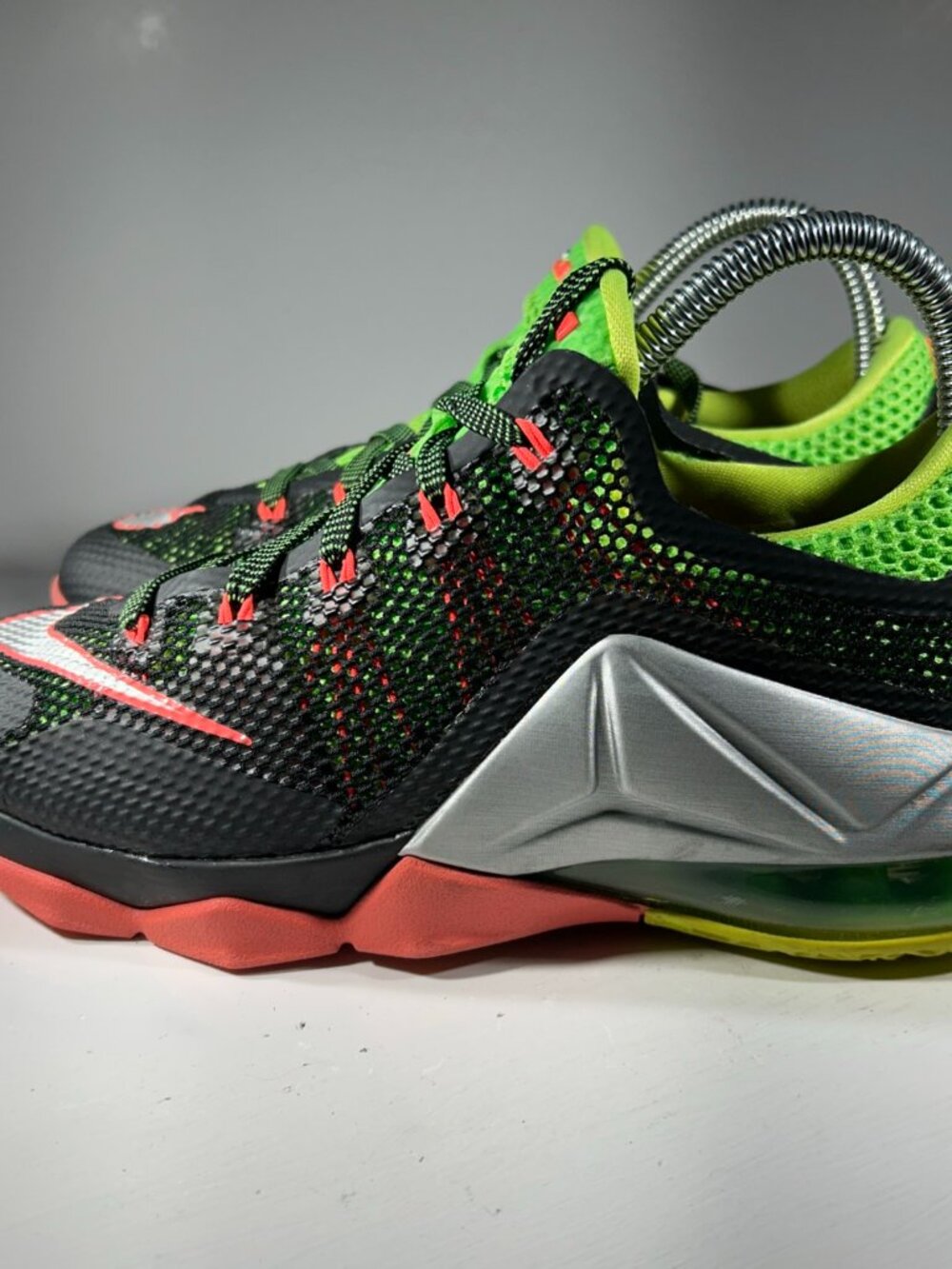 Nike Lebron XII 12 Low Basketball Shoes Boys Size 5.5 5.5Y Black Green Sneakers